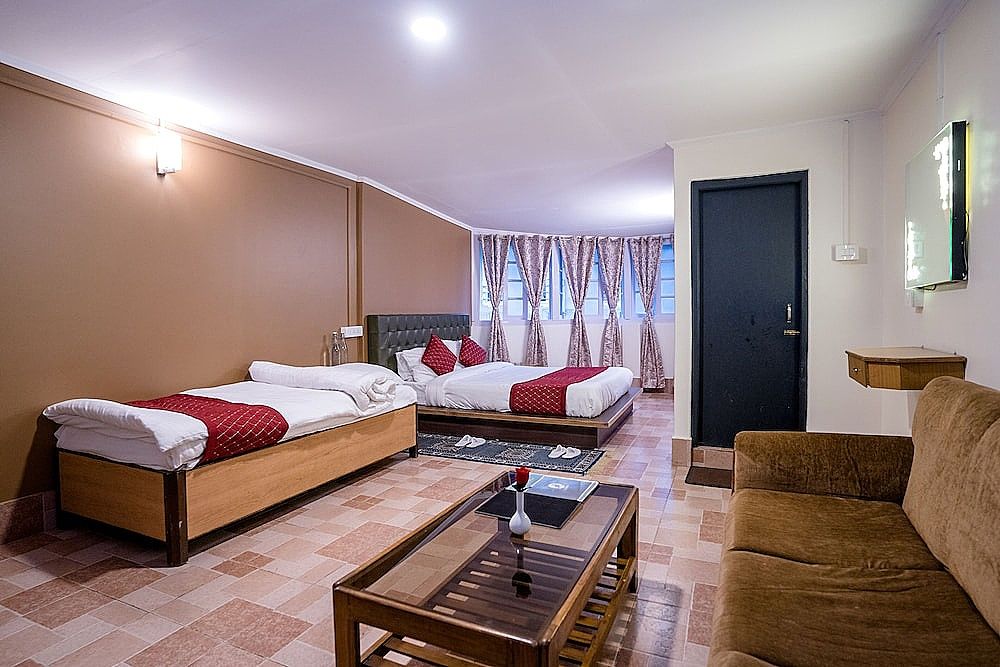 Sparrow Juniper Tree Near Mg Marg Comfort Room 9