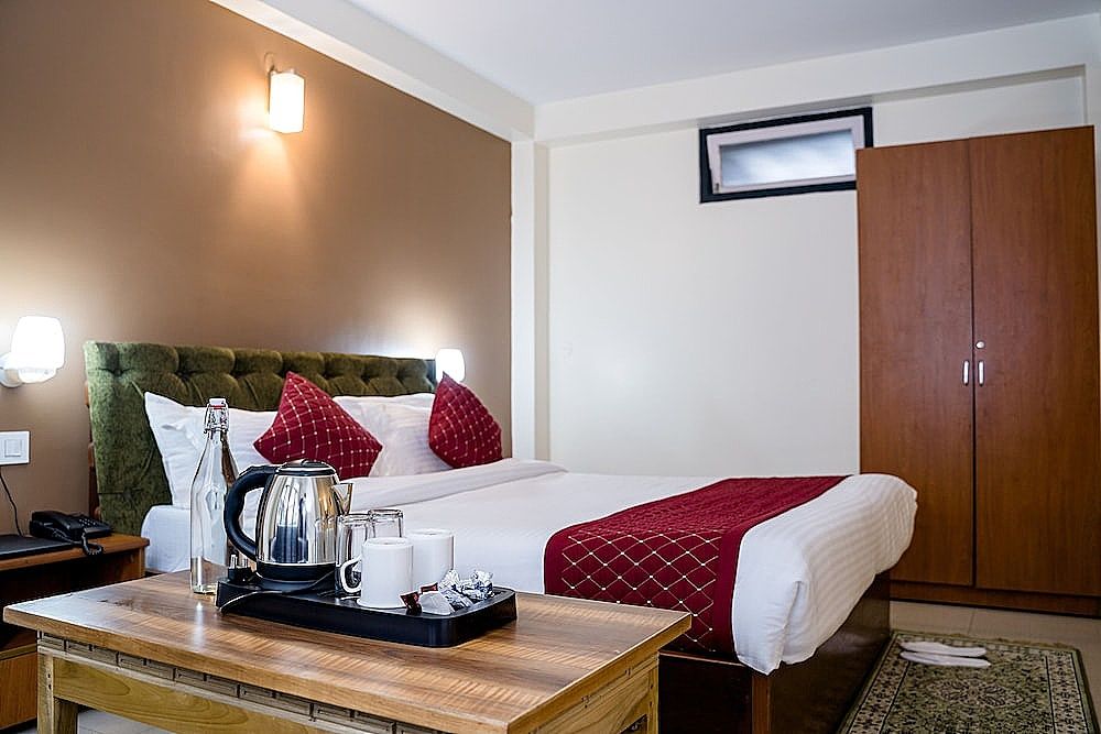 Sparrow Juniper Tree Near Mg Marg Comfort Room 11