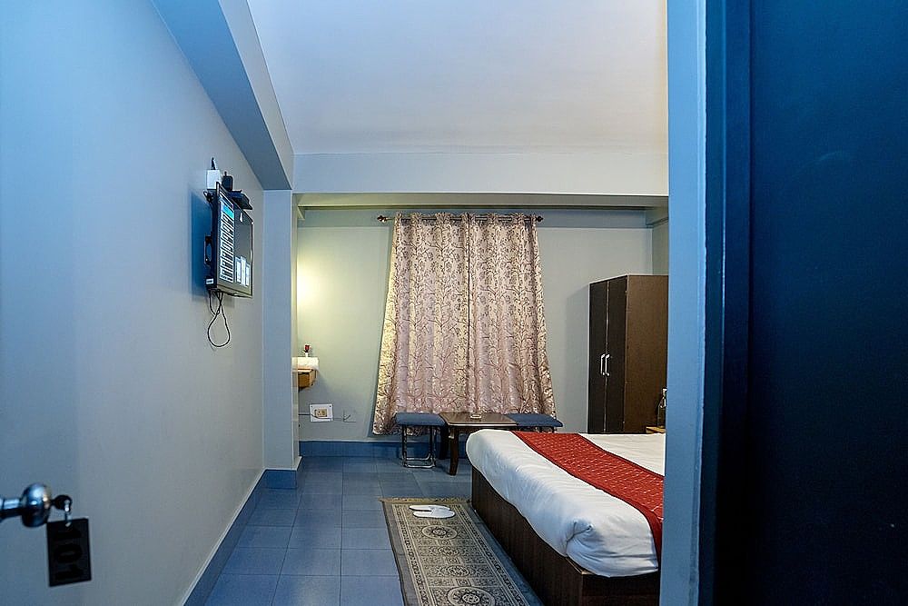 Sparrow Juniper Tree Near Mg Marg Deluxe Room 13