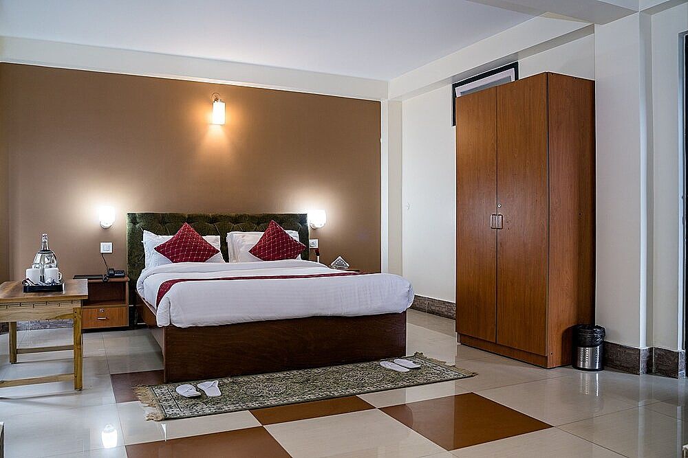 Sparrow Juniper Tree Near Mg Marg Comfort Room 5