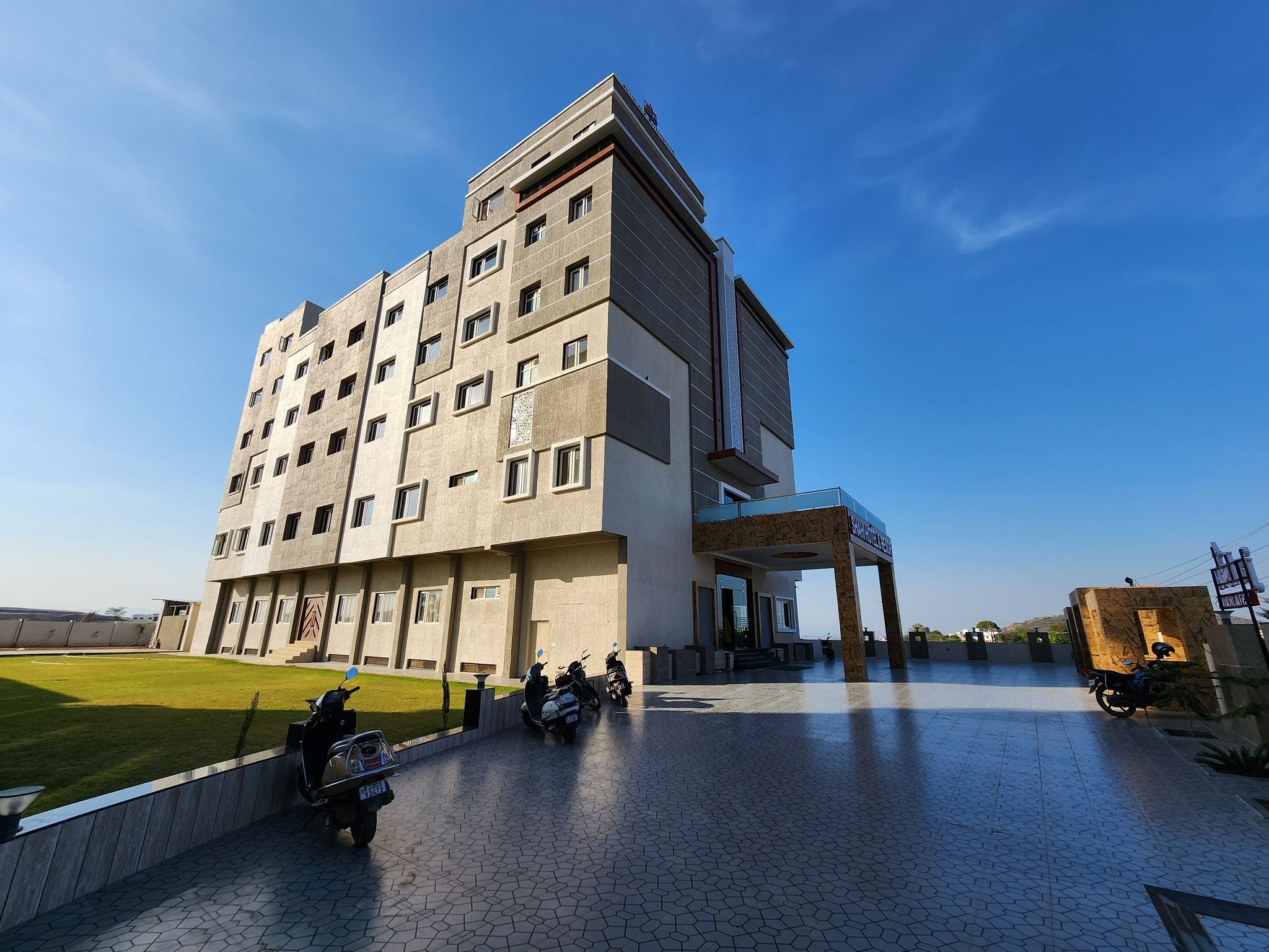 undefined The Sky Imperial - Shahi Hotels & Resort 2