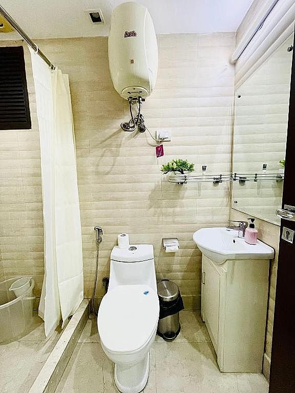 BluO 1BHK Select Citywalk MAX Saket, Balcony Lift One-Bedroom Apartment 3