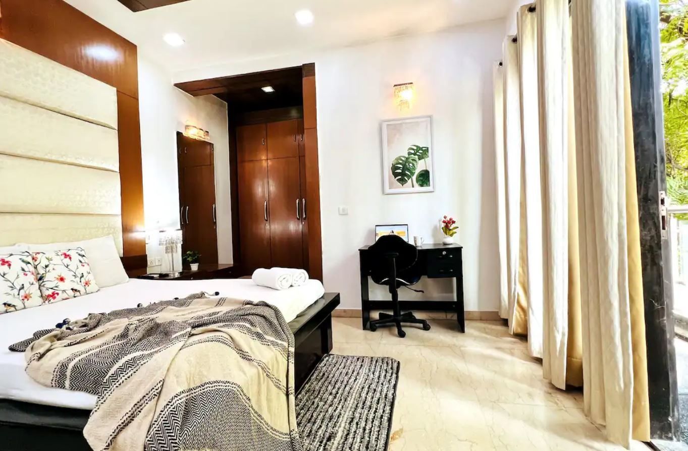 undefined BluO 3BHK Green Park, Private Garden Balcony, Lift 5