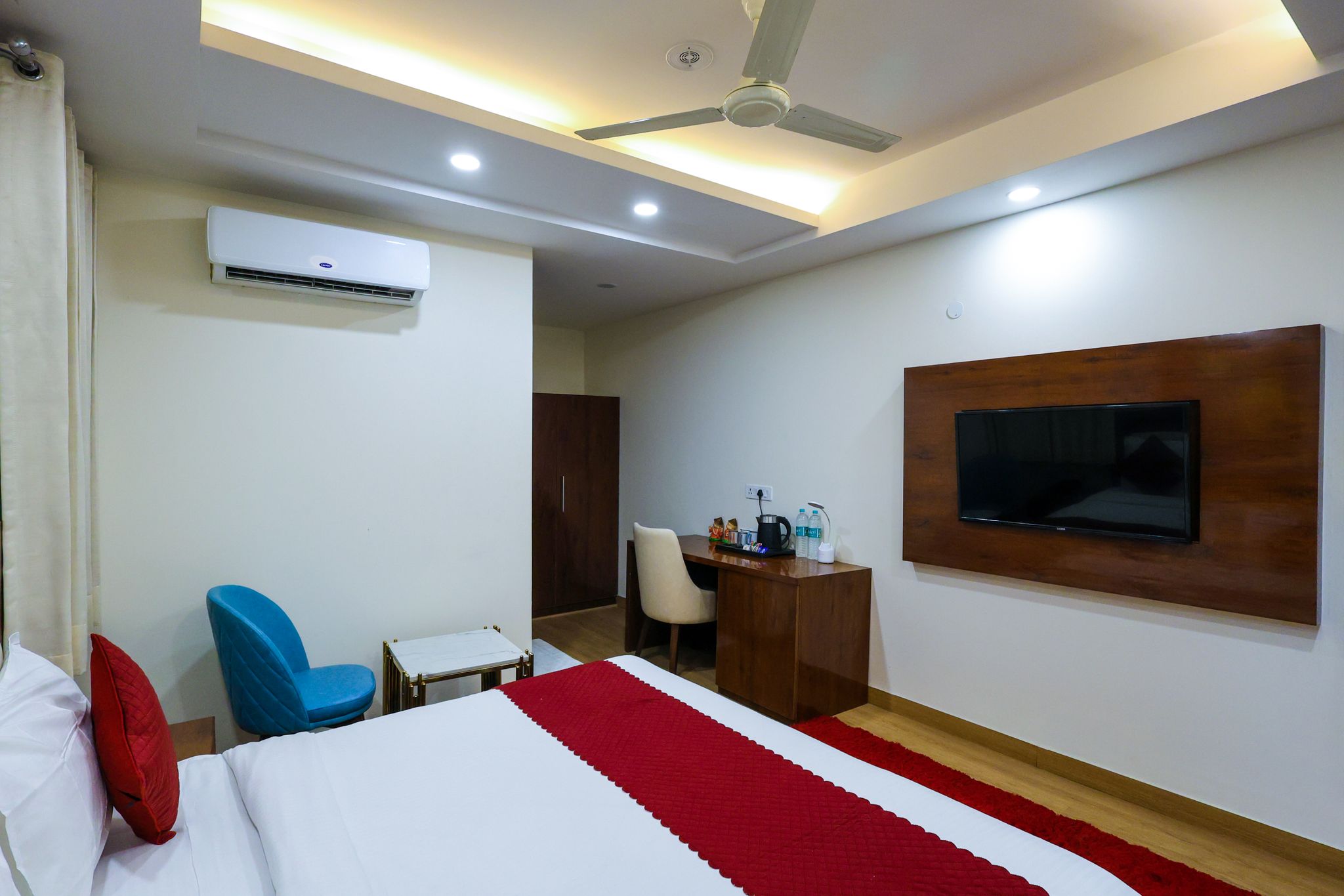 Nikko Palm Near Huda City Centre Premium King With Balcony  2