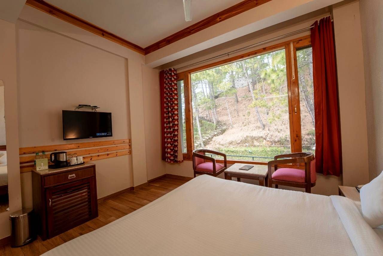 Pine Drive Resort Premium Room 9