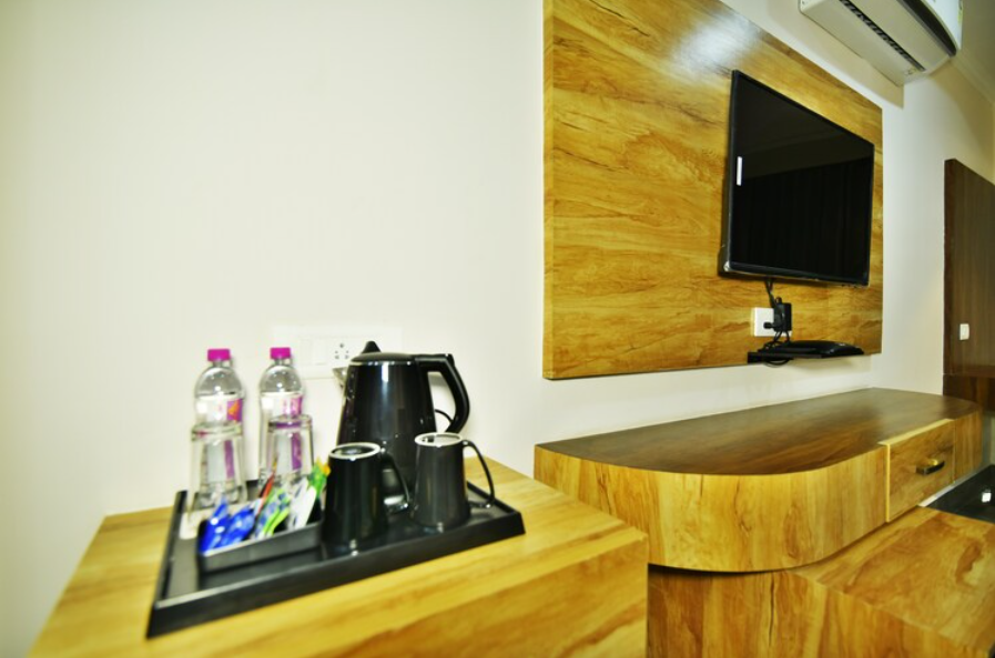 Dhauladhar Hills Resort Deluxe Room 5