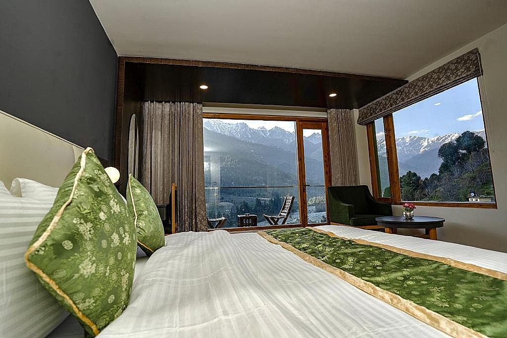 Deluxe Room with Balcony Mountain view