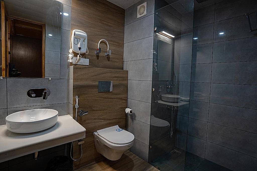 The Khar (Centrally Heated with Air-Conditioning) Executive Room 3