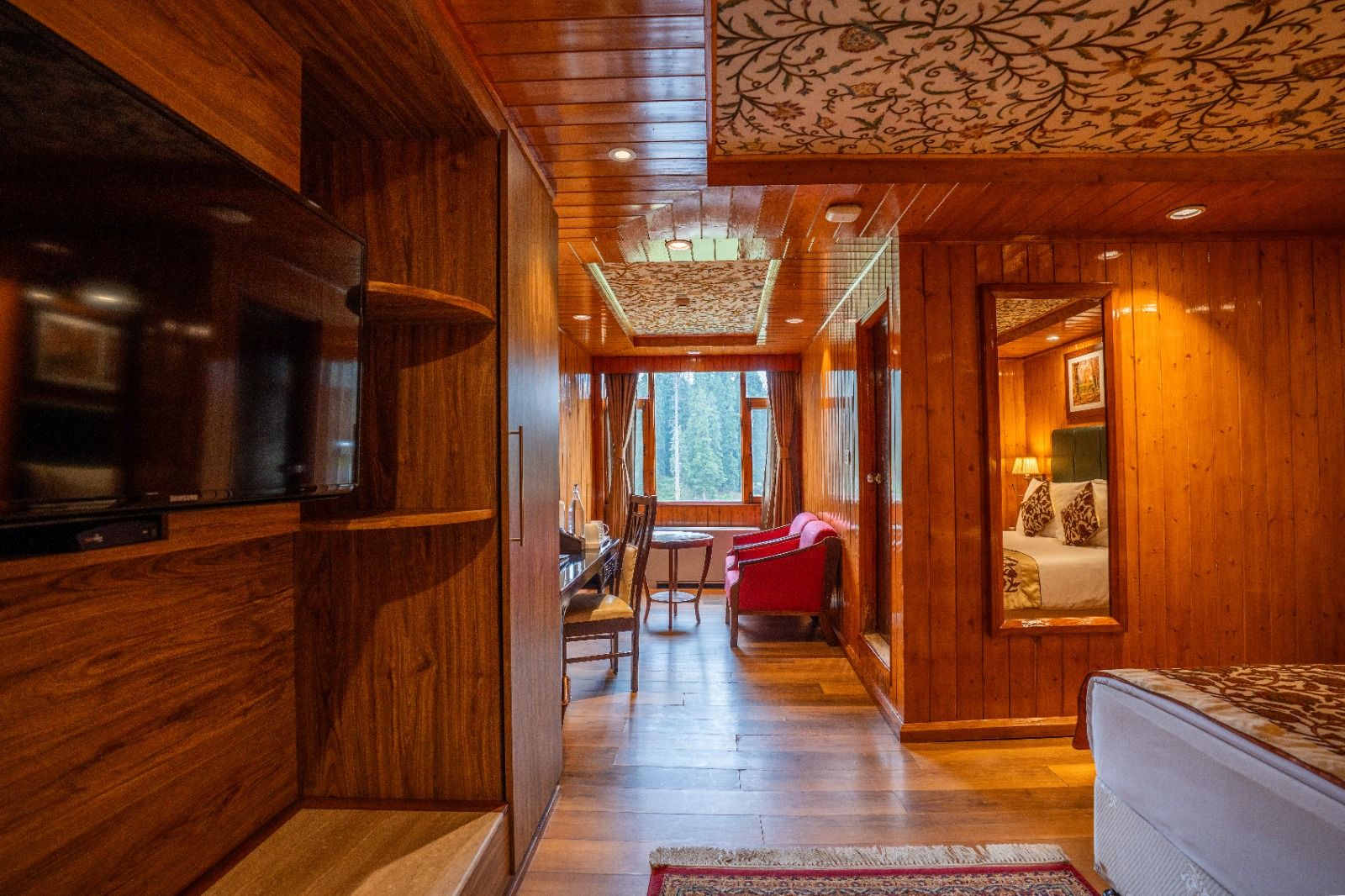 Heevan Retreat Gulmarg Deluxe Room 5