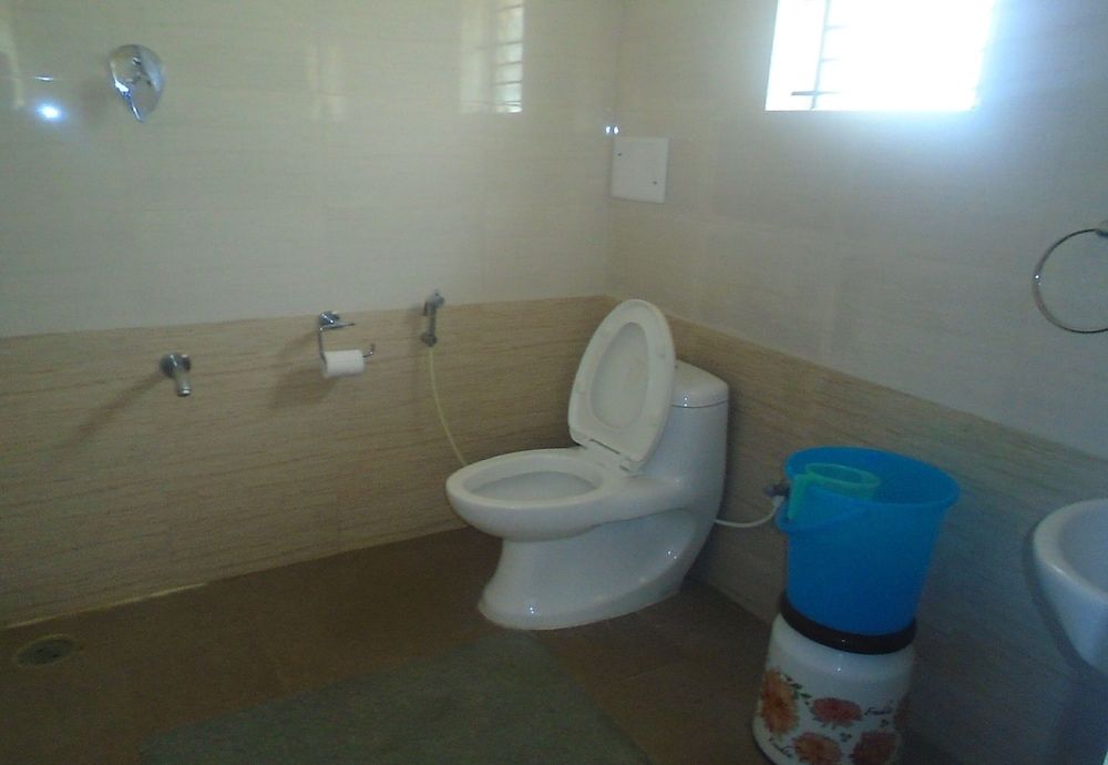 Siri Delight Deluxe Double Room (AC) 4