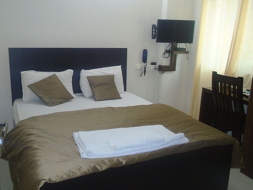 Siri Delight Deluxe Double Room (AC) 2