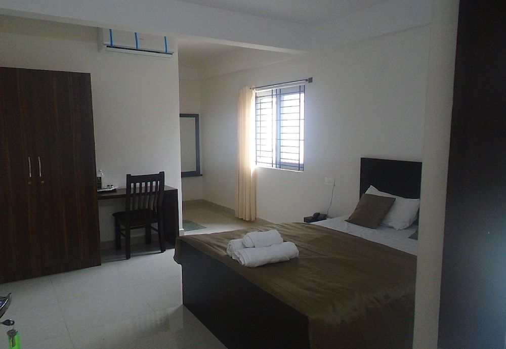 Siri Delight Deluxe Double Room (AC) 3