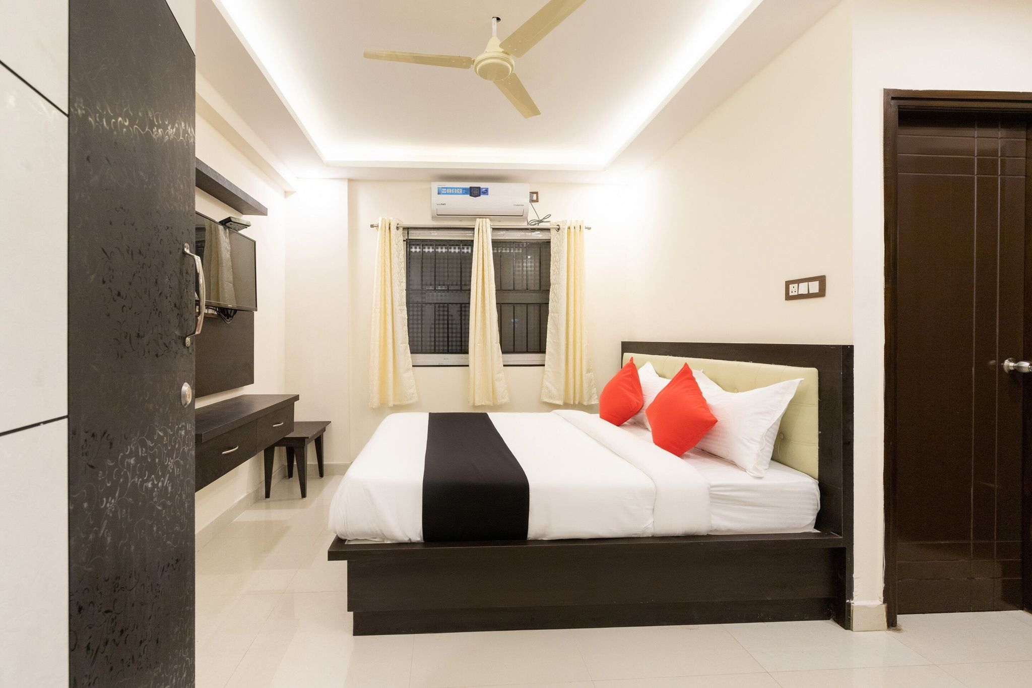 undefined Regal Suites 10