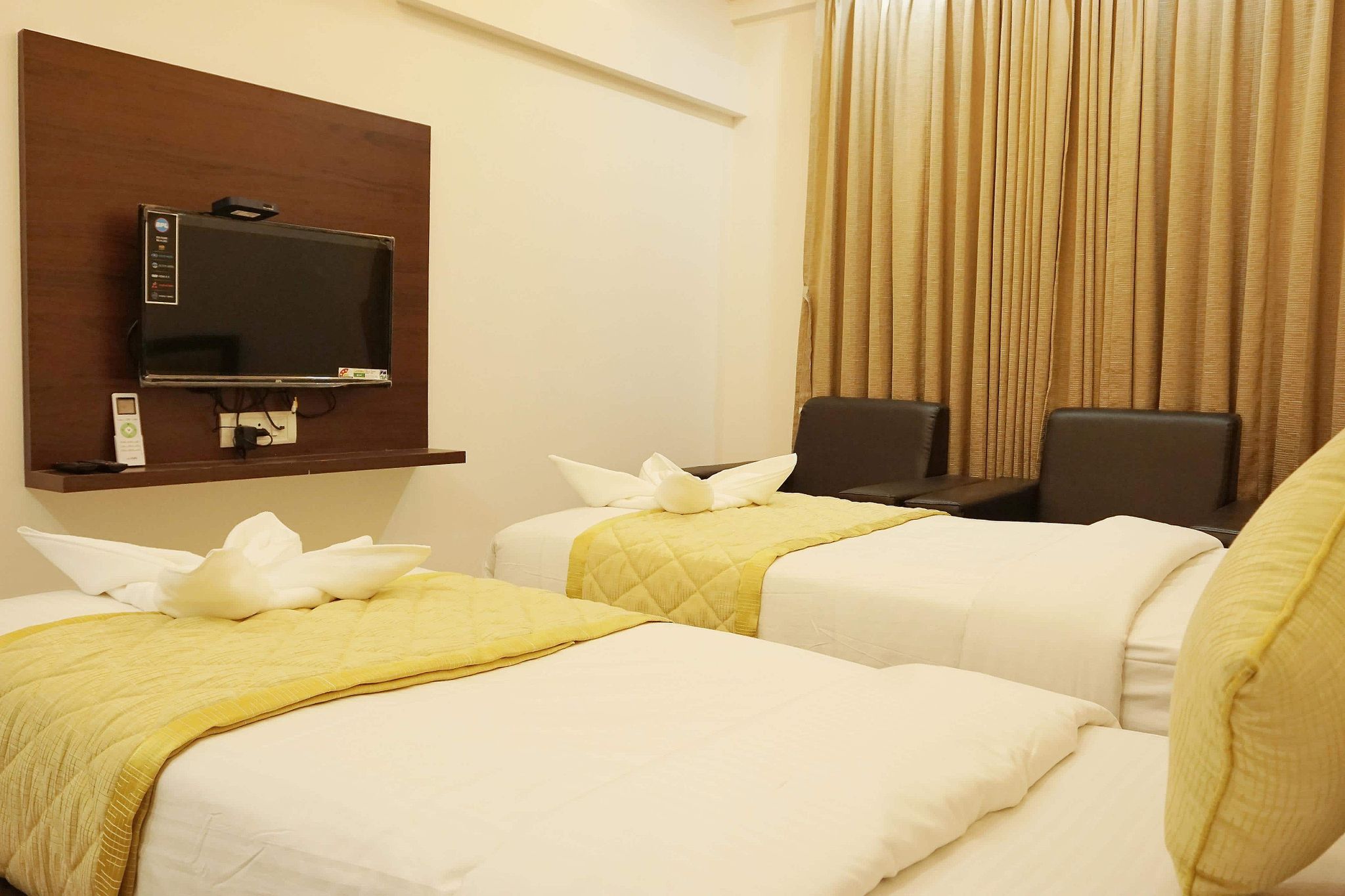 Gateway Inn Deluxe Double Room