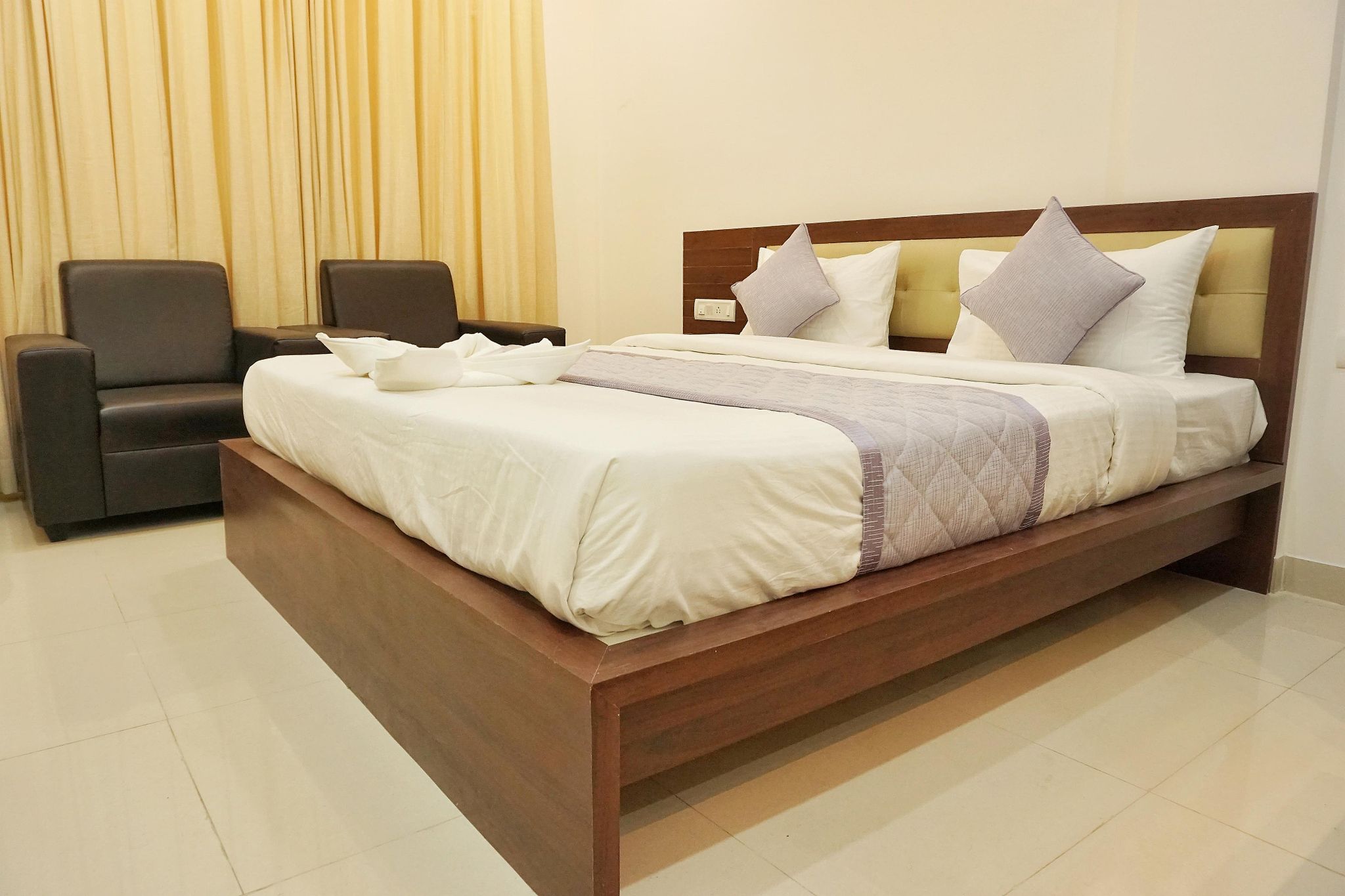 Gateway Inn Deluxe Double Room 2