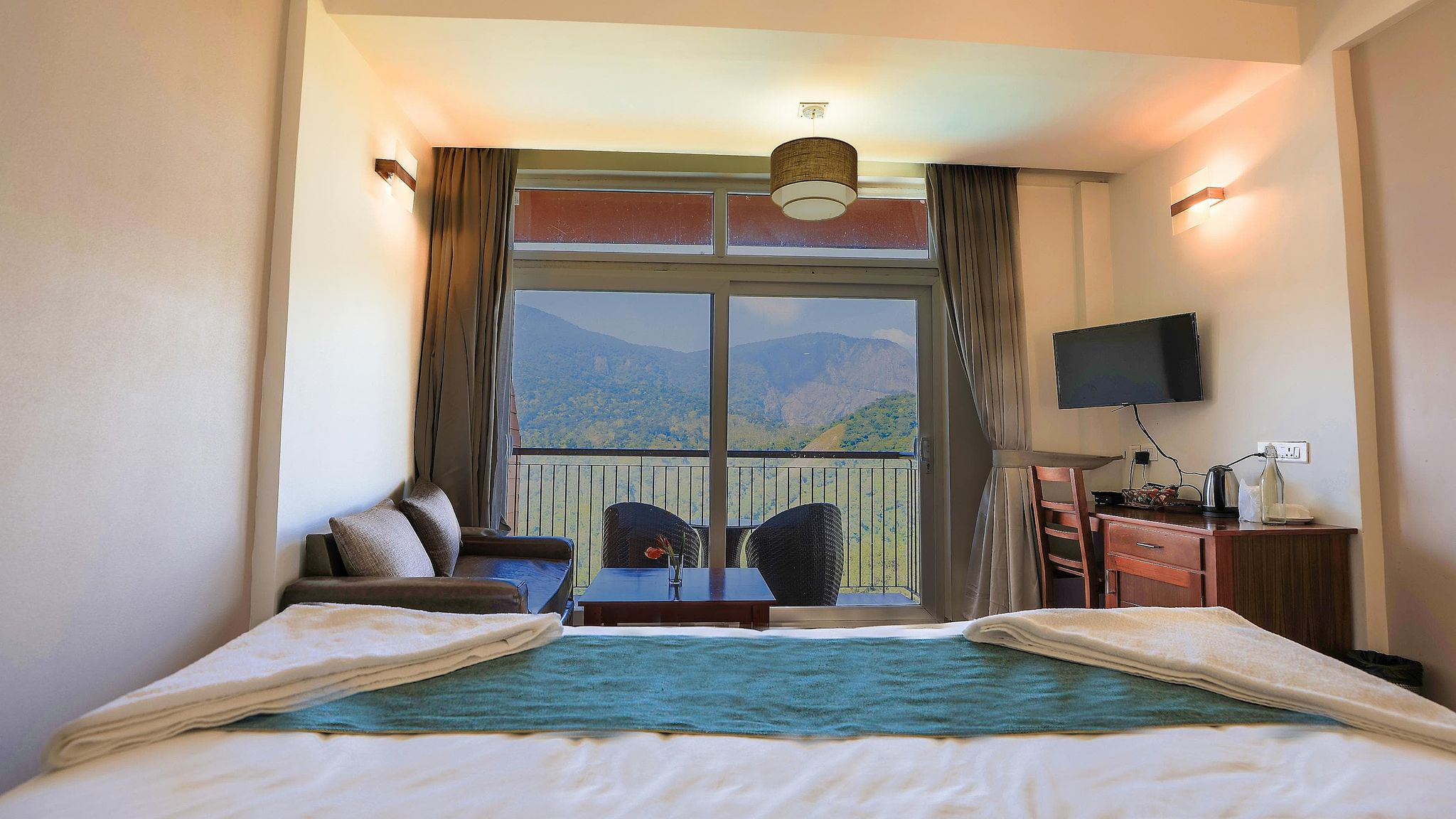 Shola Crown Resort, Munnar Luxury Suite