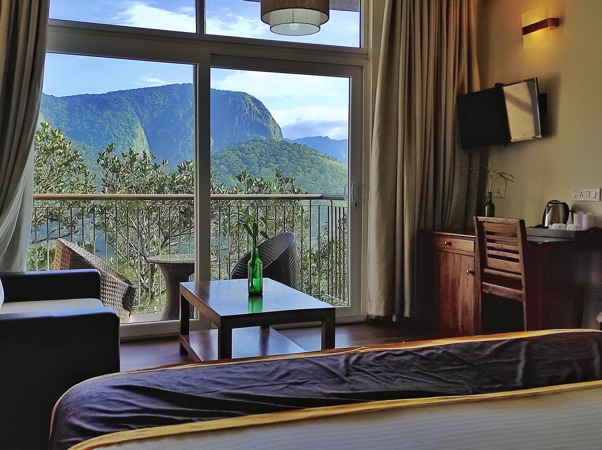 Shola Crown Resort, Munnar Luxury Suite 7