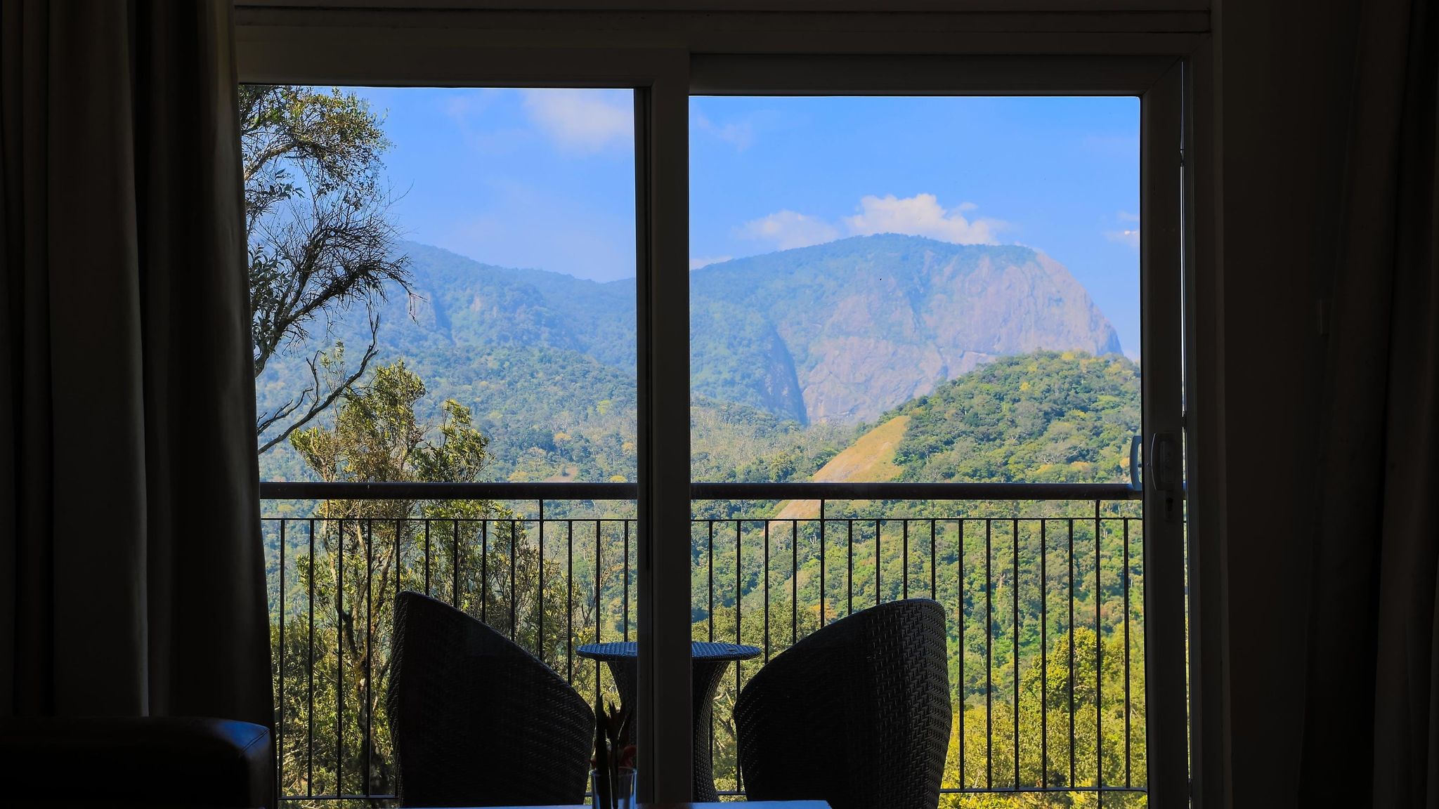 Shola Crown Resort, Munnar Luxury Suite 2