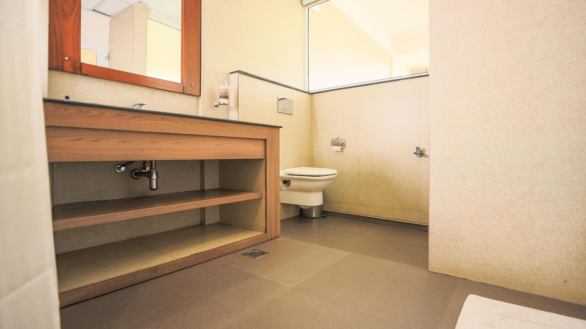 Shola Crown Resort, Munnar Luxury Suite 5