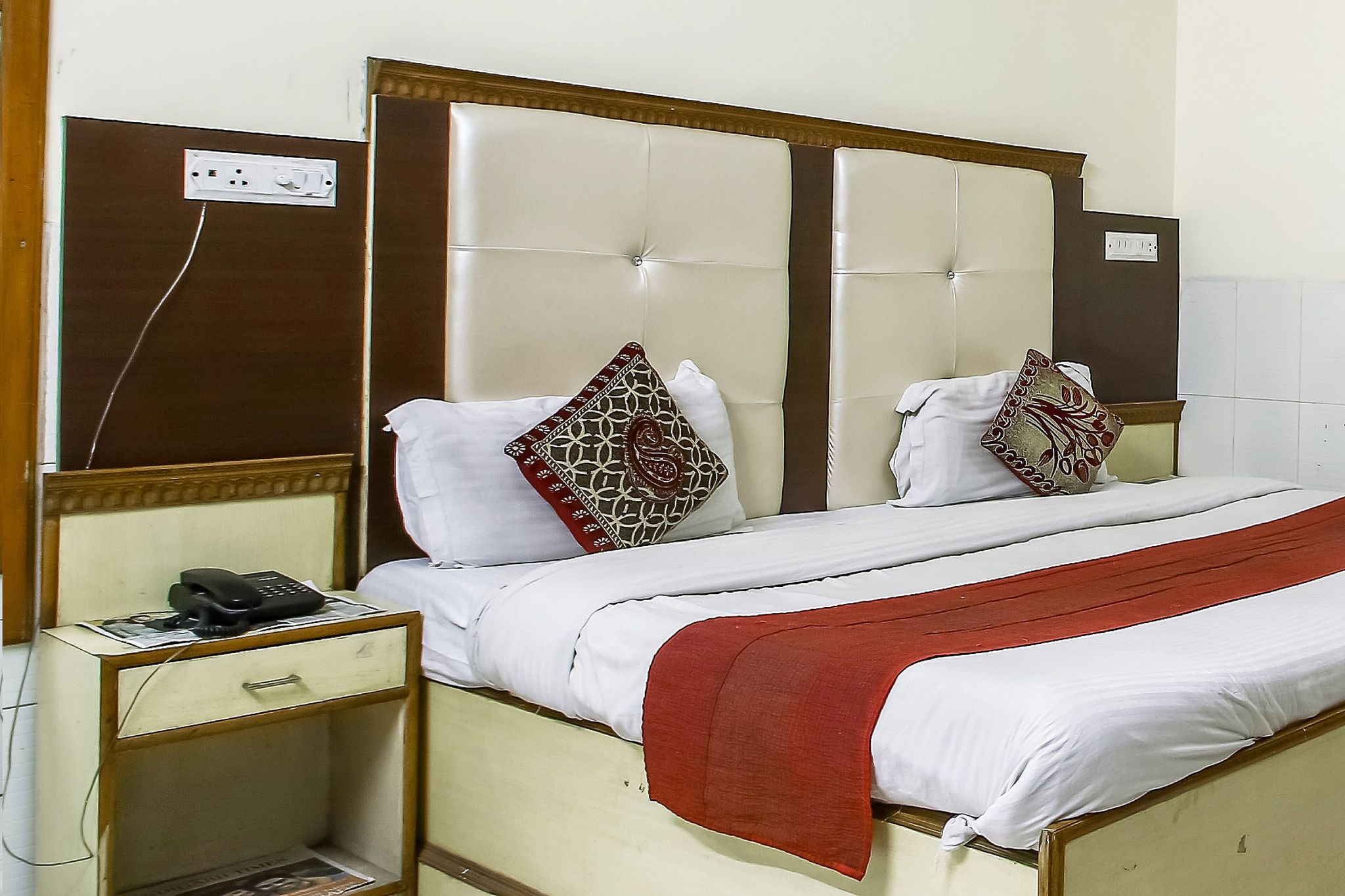 FabHotel Surya Palace 1 Deluxe Room 4