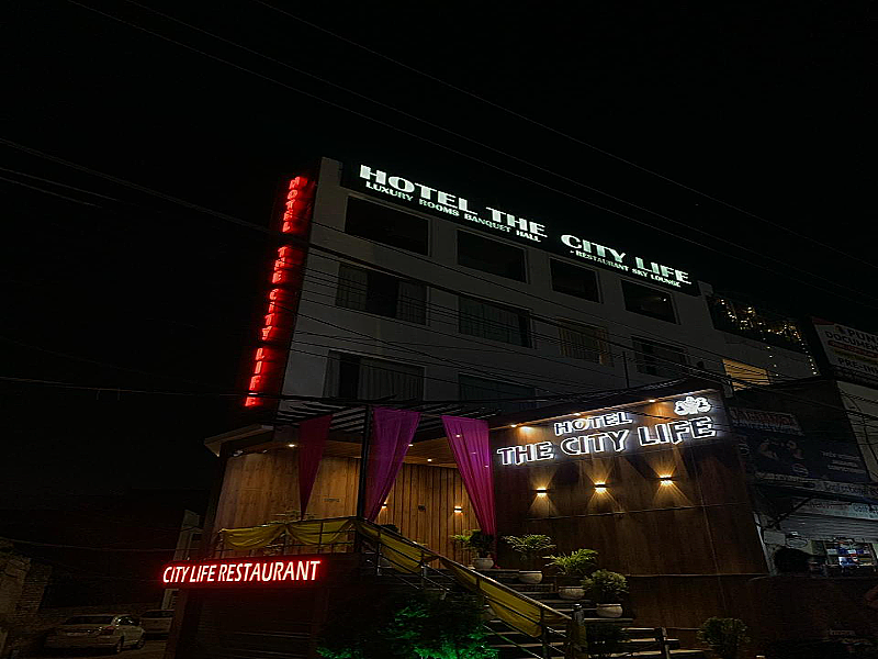 undefined Hotel City Life 8