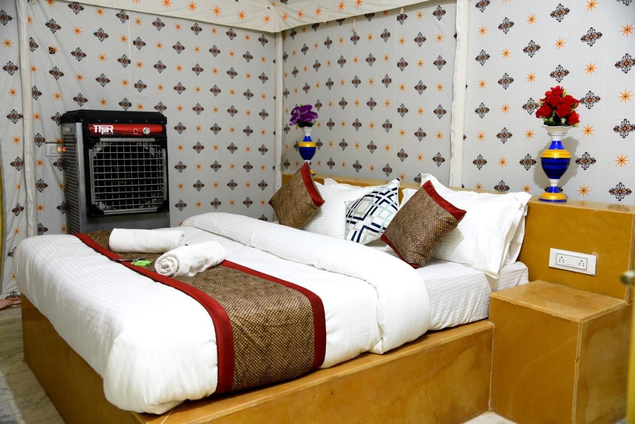 undefined Malra desert camp 4