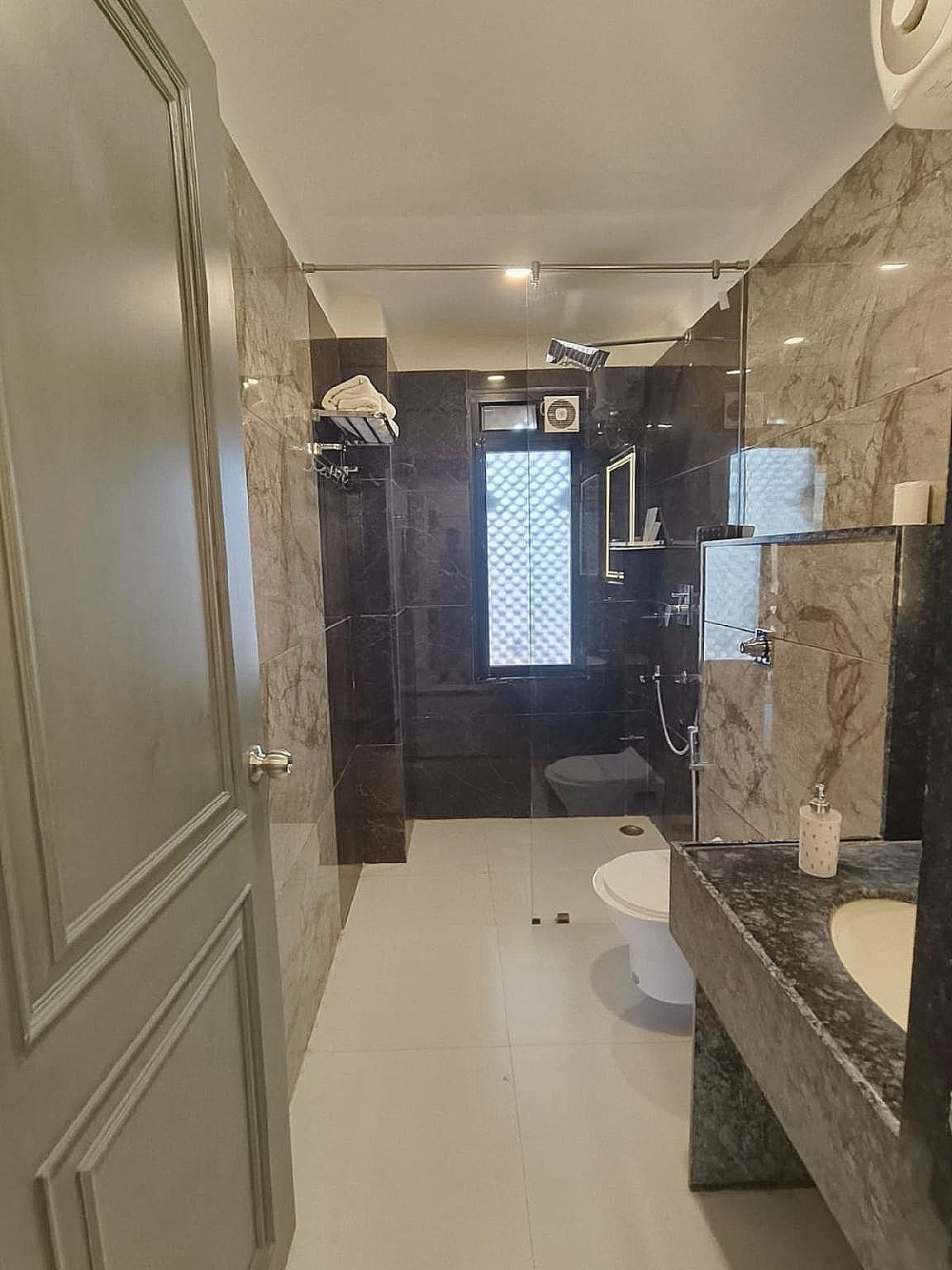 Traavista Aravali Mahal - Luxury Lake View Heritage Resort  Deluxe Room 5