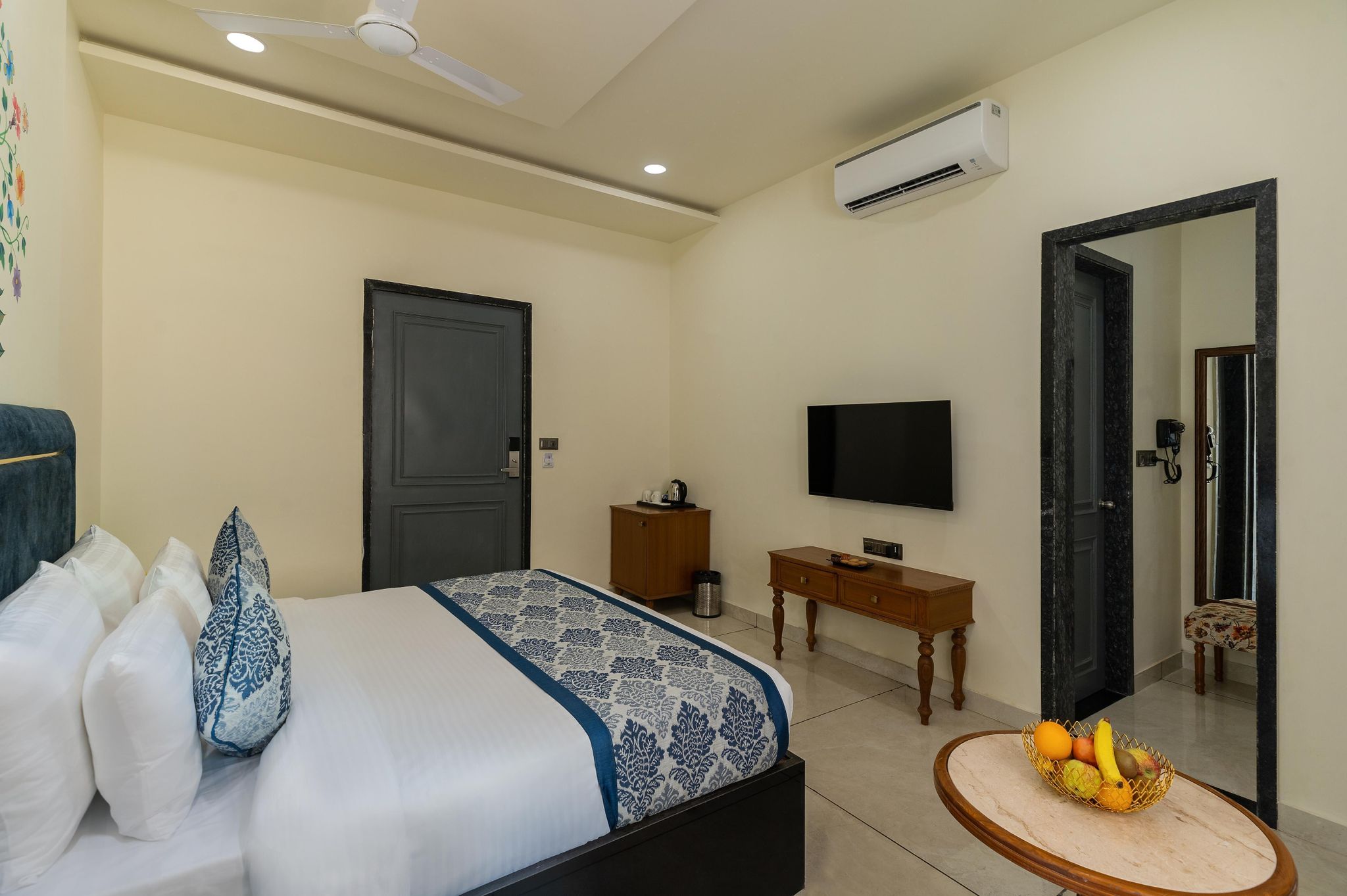 Standard Double Room, 1 Bedroom, Smoking, Mountain View