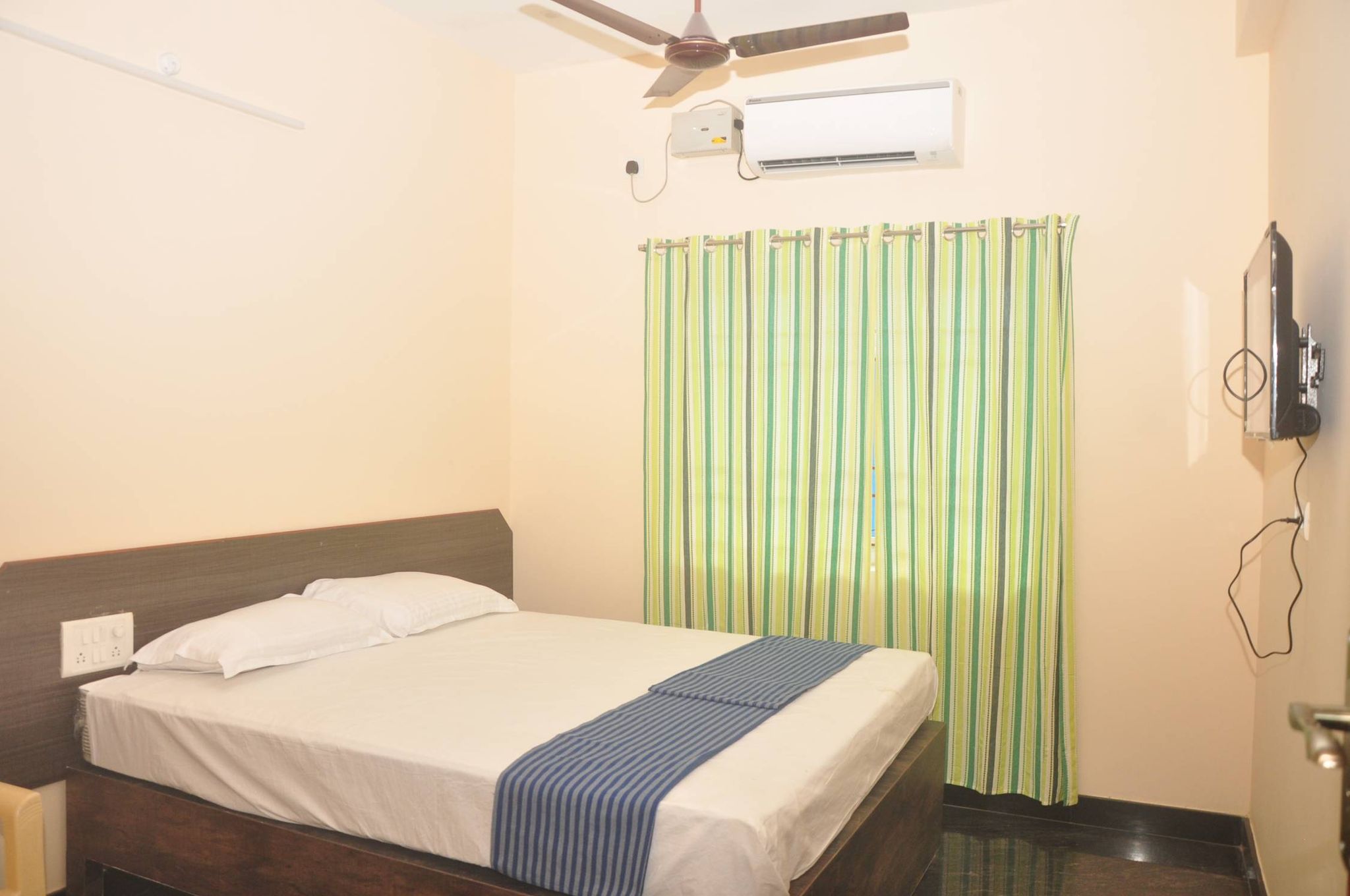 HOTEL AISHWARIYAM Suite Room 6