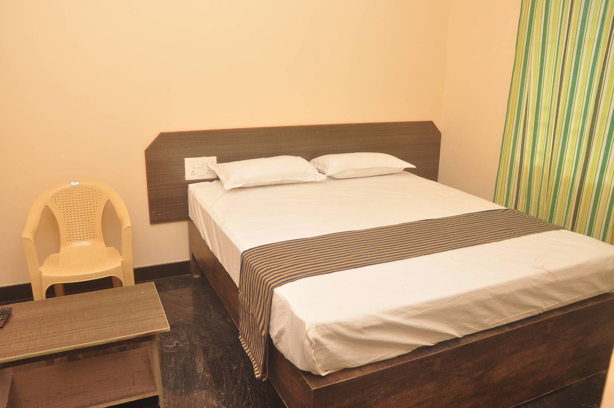 HOTEL AISHWARIYAM Suite Room 8