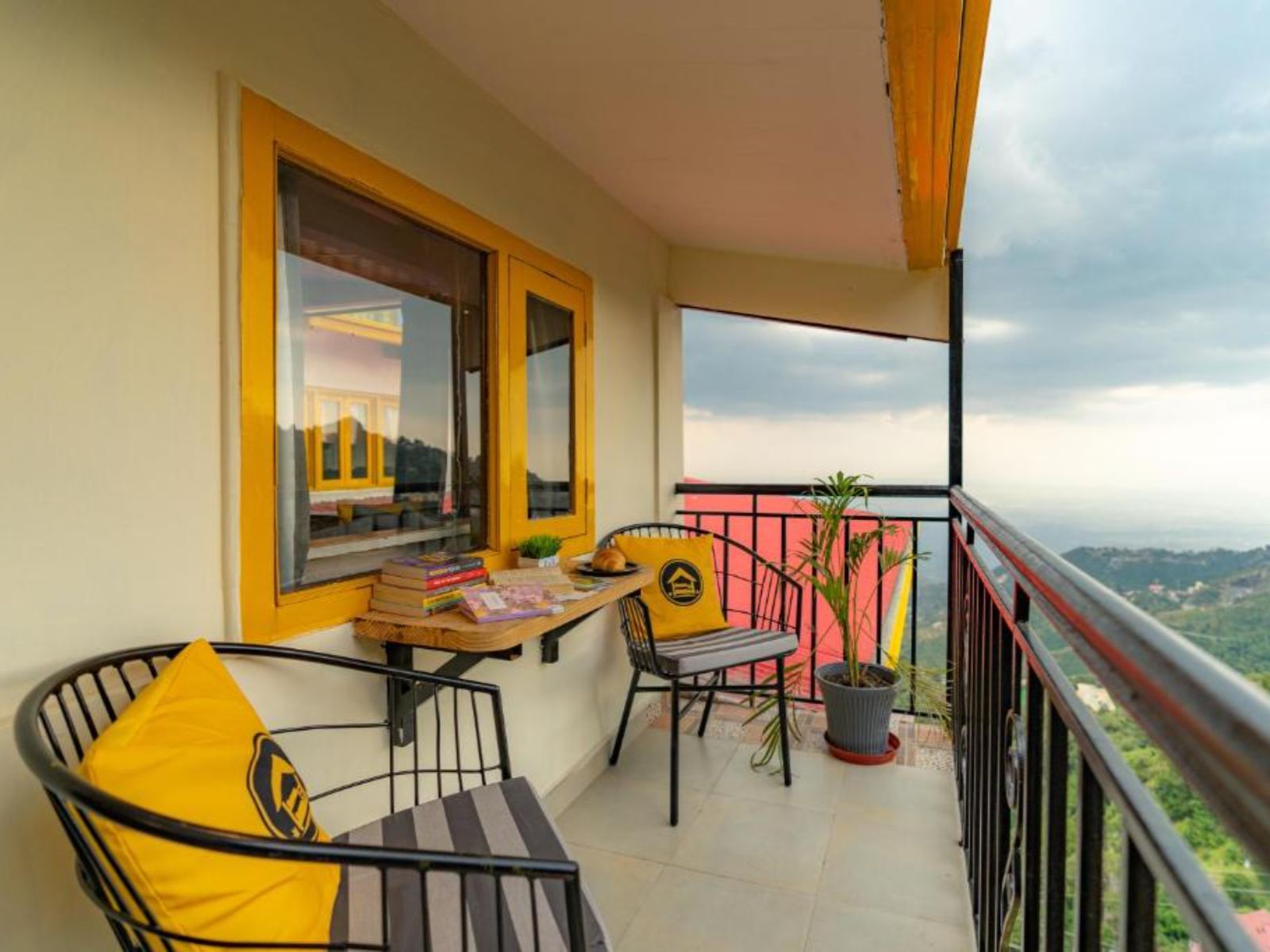 Superior Double Room with Balcony and Valley View x B Block