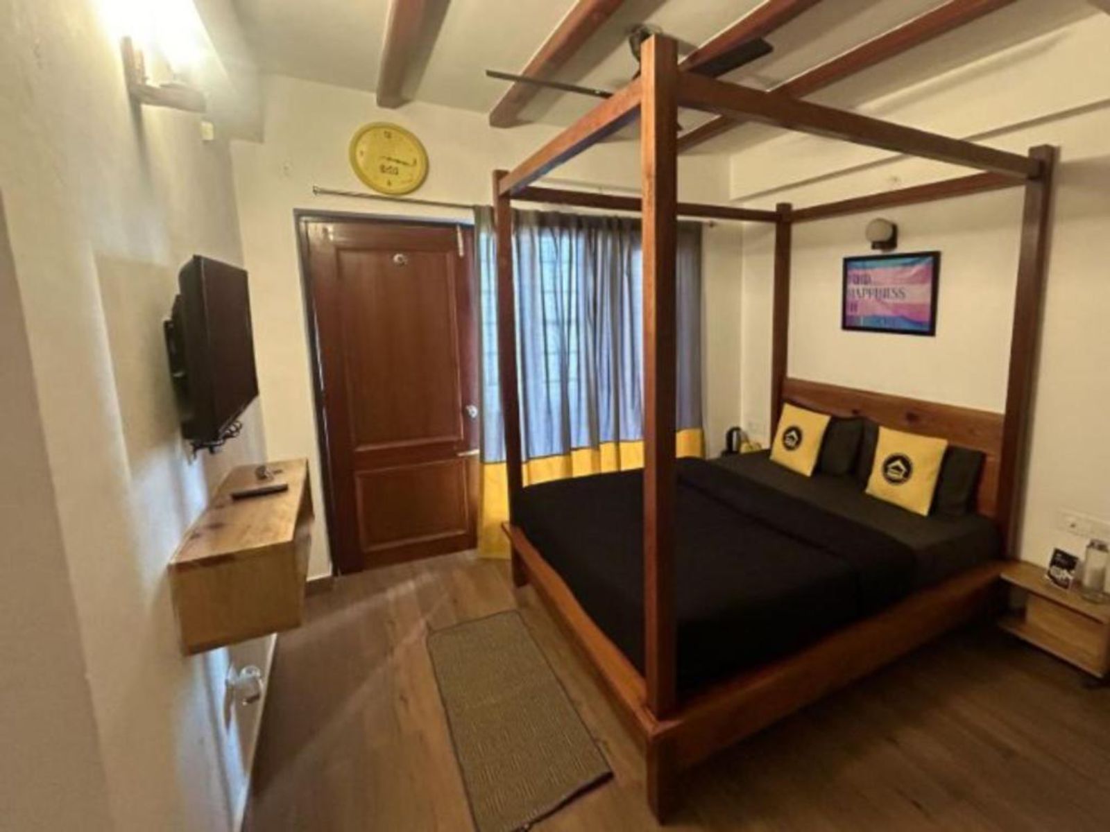 The Hosteller Mussoorie, Mall Road Superior double room with Valley view x A block 2
