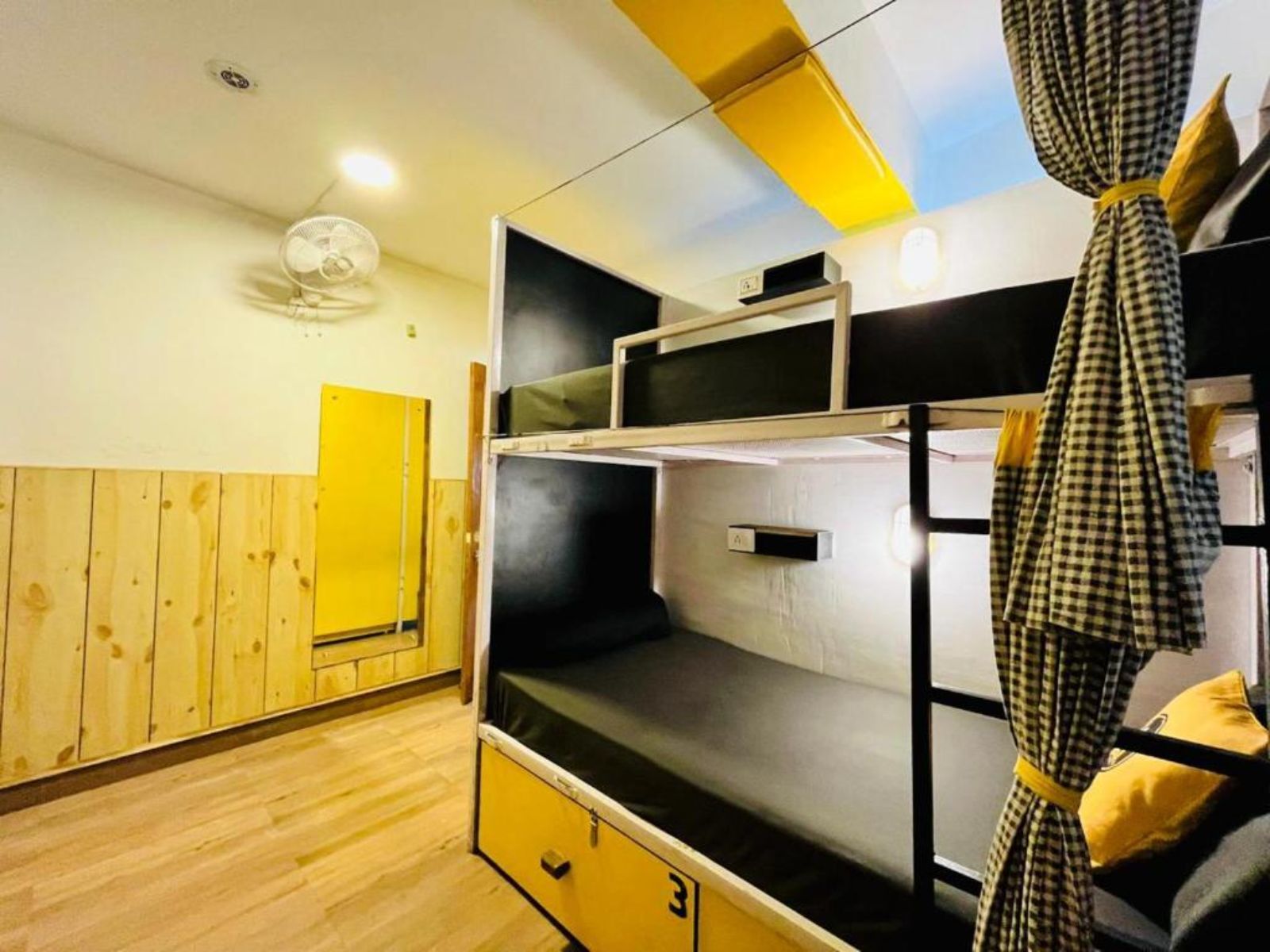 Bed in 2 Bed Mixed Dormitory x A block