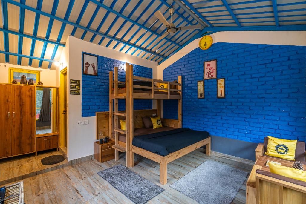 Deluxe Triple Room with Balcony and Mountain view