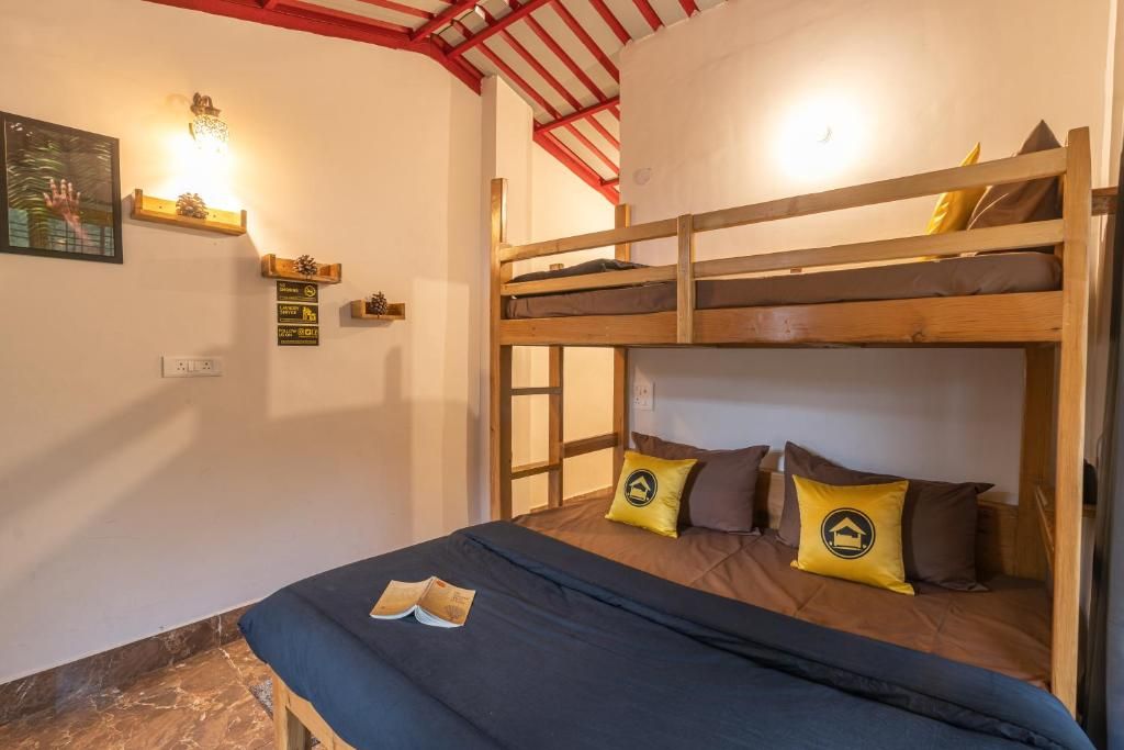 Deluxe Triple Room with Balcony and Mountain view