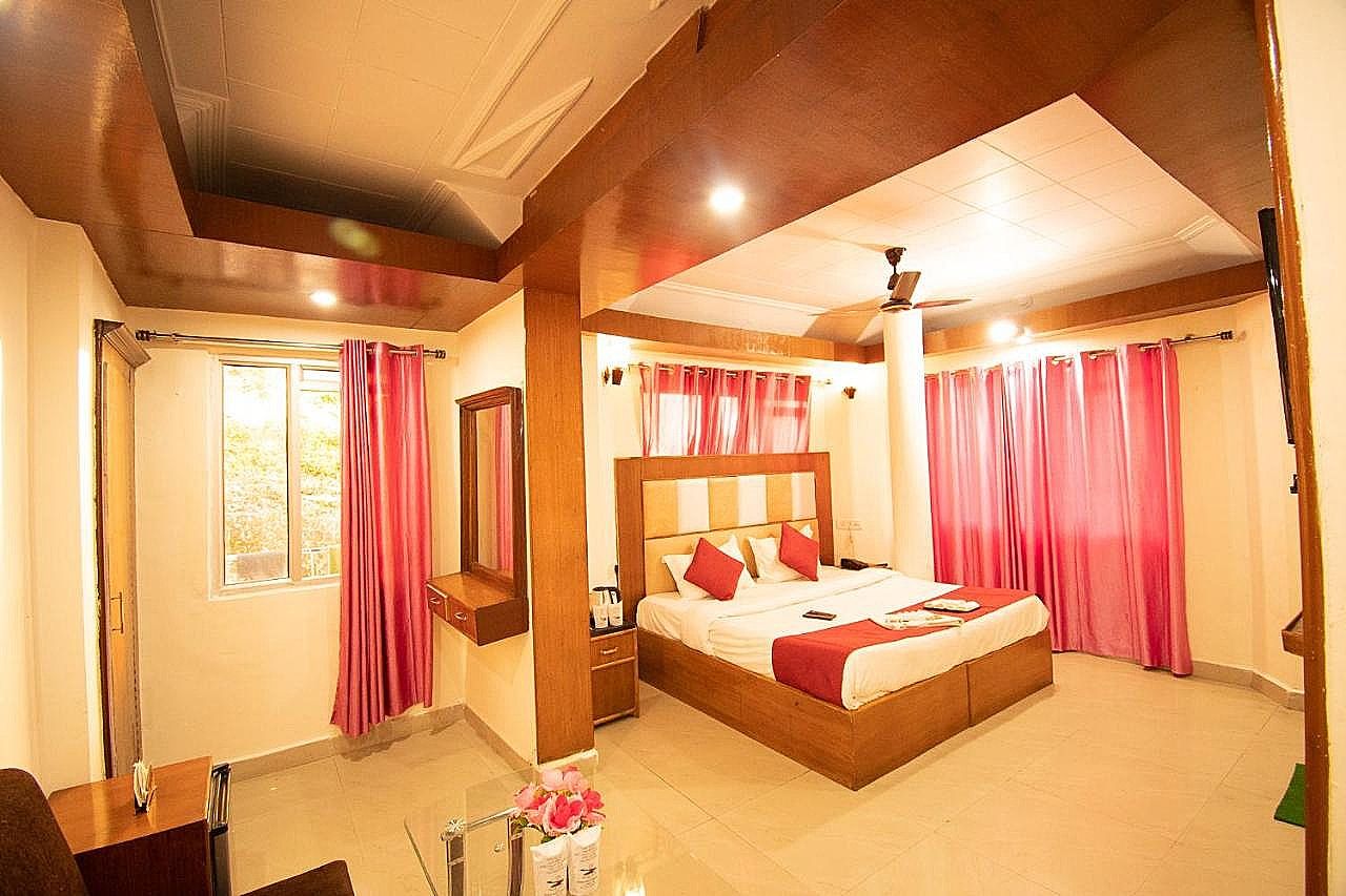 Hotel Mall road