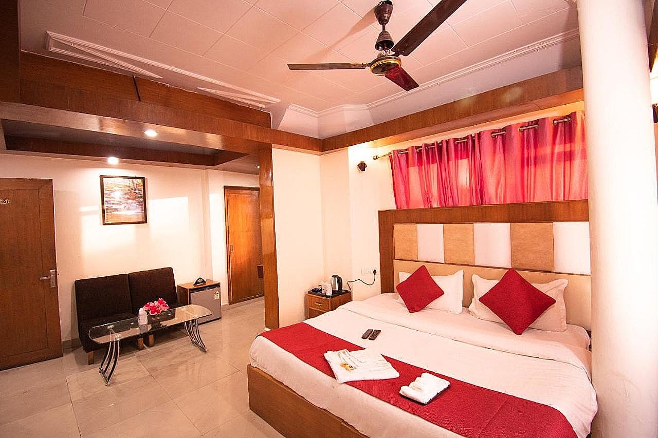 undefined Hotel Mall road 10