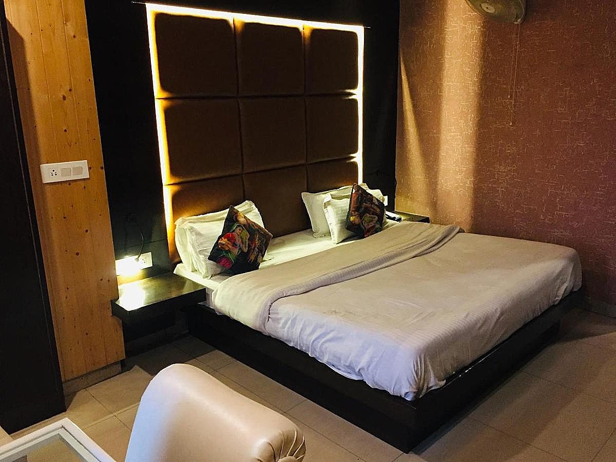 Atithi Hotel, Mall Road