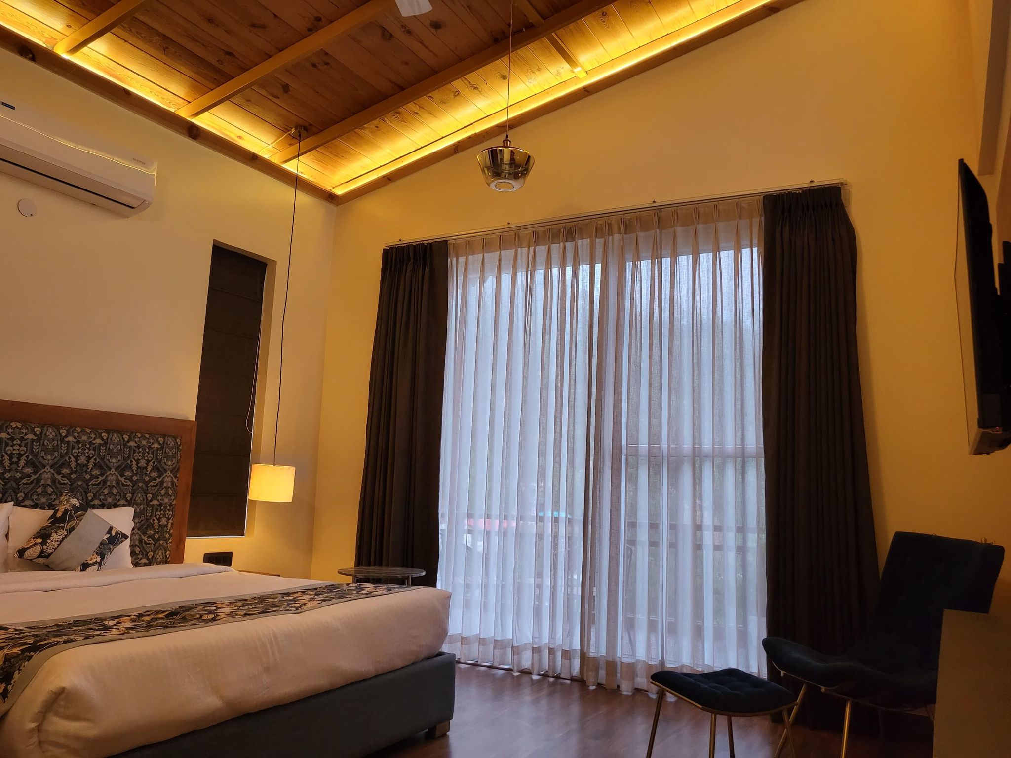 The Cozy Acorn Resort Executive Balcony View 5