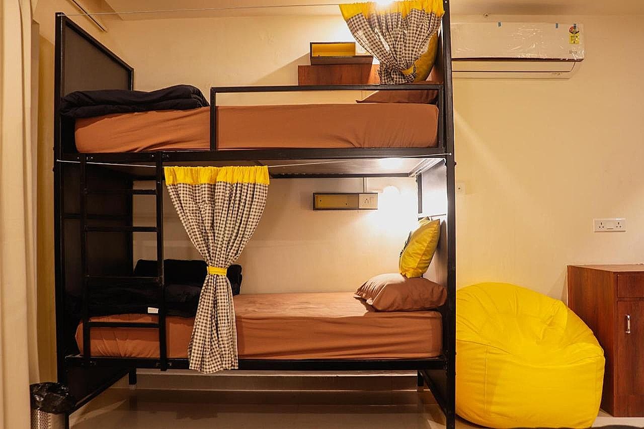Bed in 6 Bed Mixed Dormitory with Balcony