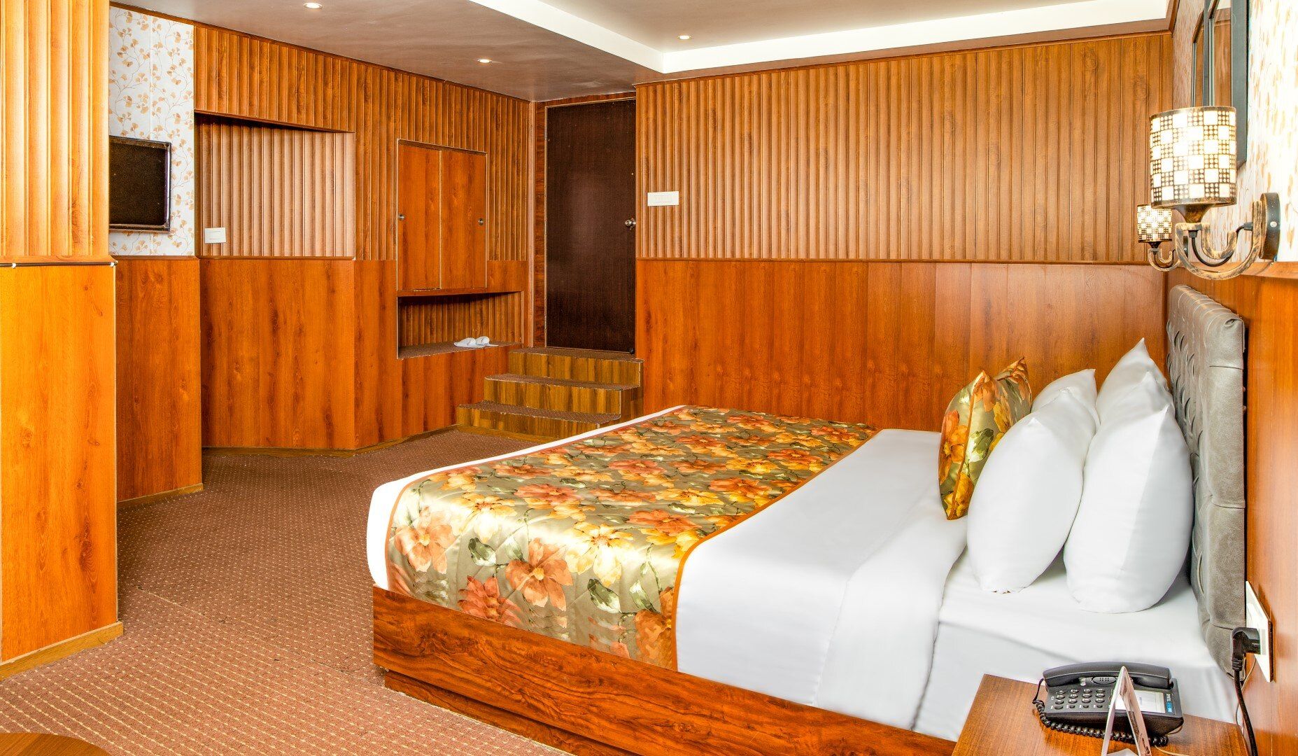 Deluxe Partial View Room