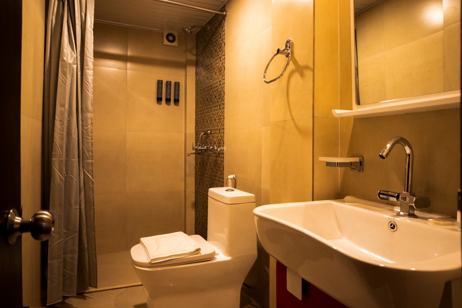 Deluxe Partial View Room