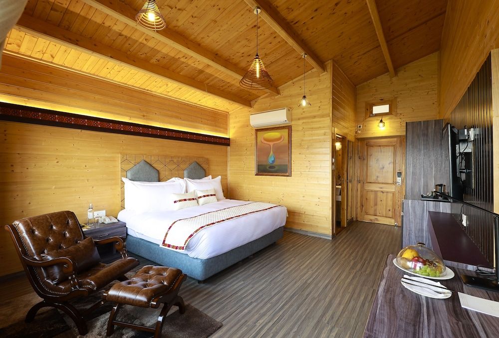 juSTa Cliffend Resort & Spa, Mashobra Villa  Private Balcony 8