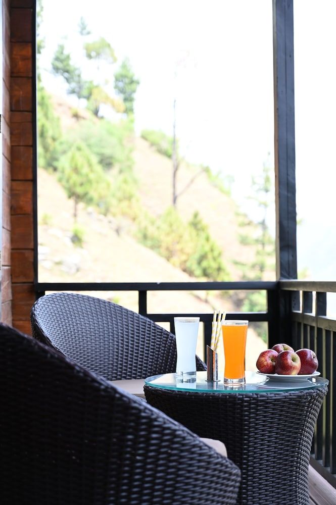 juSTa Cliffend Resort & Spa, Mashobra Villa  Private Balcony 9