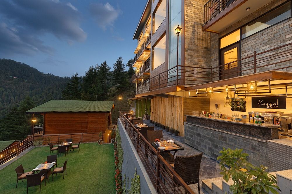 juSTa Cliffend Resort & Spa, Mashobra