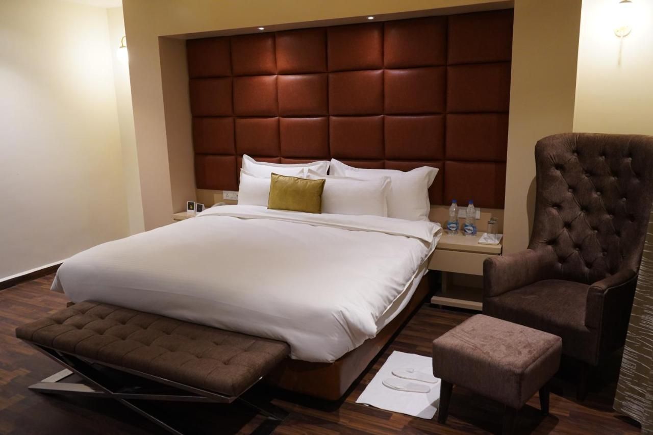 juSTa Cliffend Resort & Spa, Mashobra Villa  Private Balcony 3