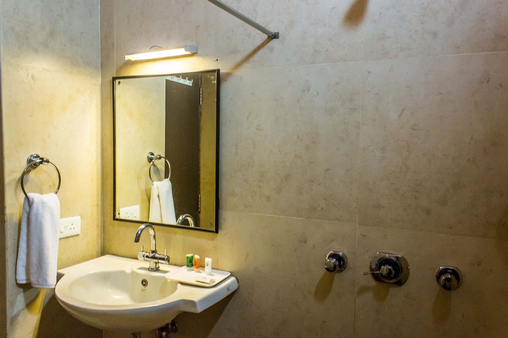 Goldfield Club & Lake Resort, Kumarakom Deluxe Room 4