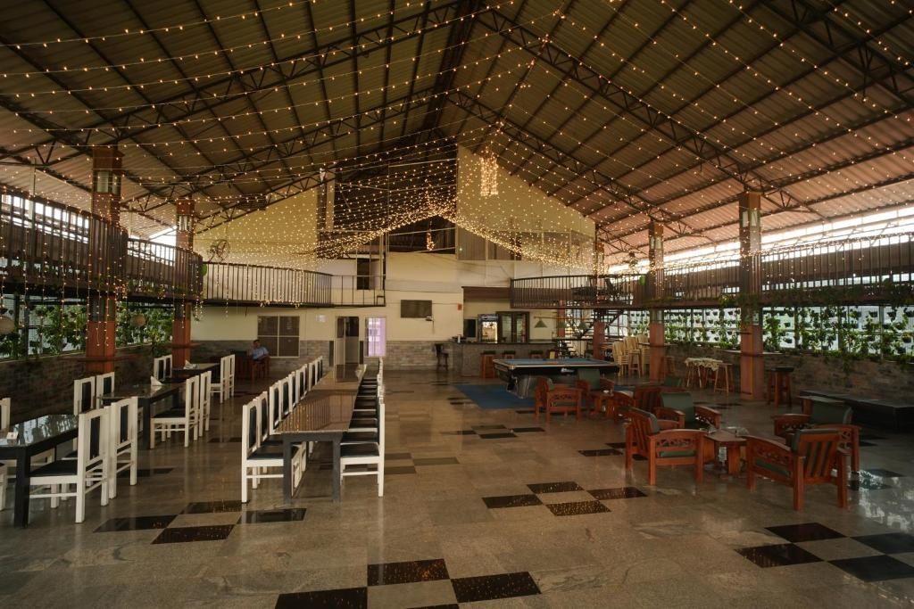Food & Dining