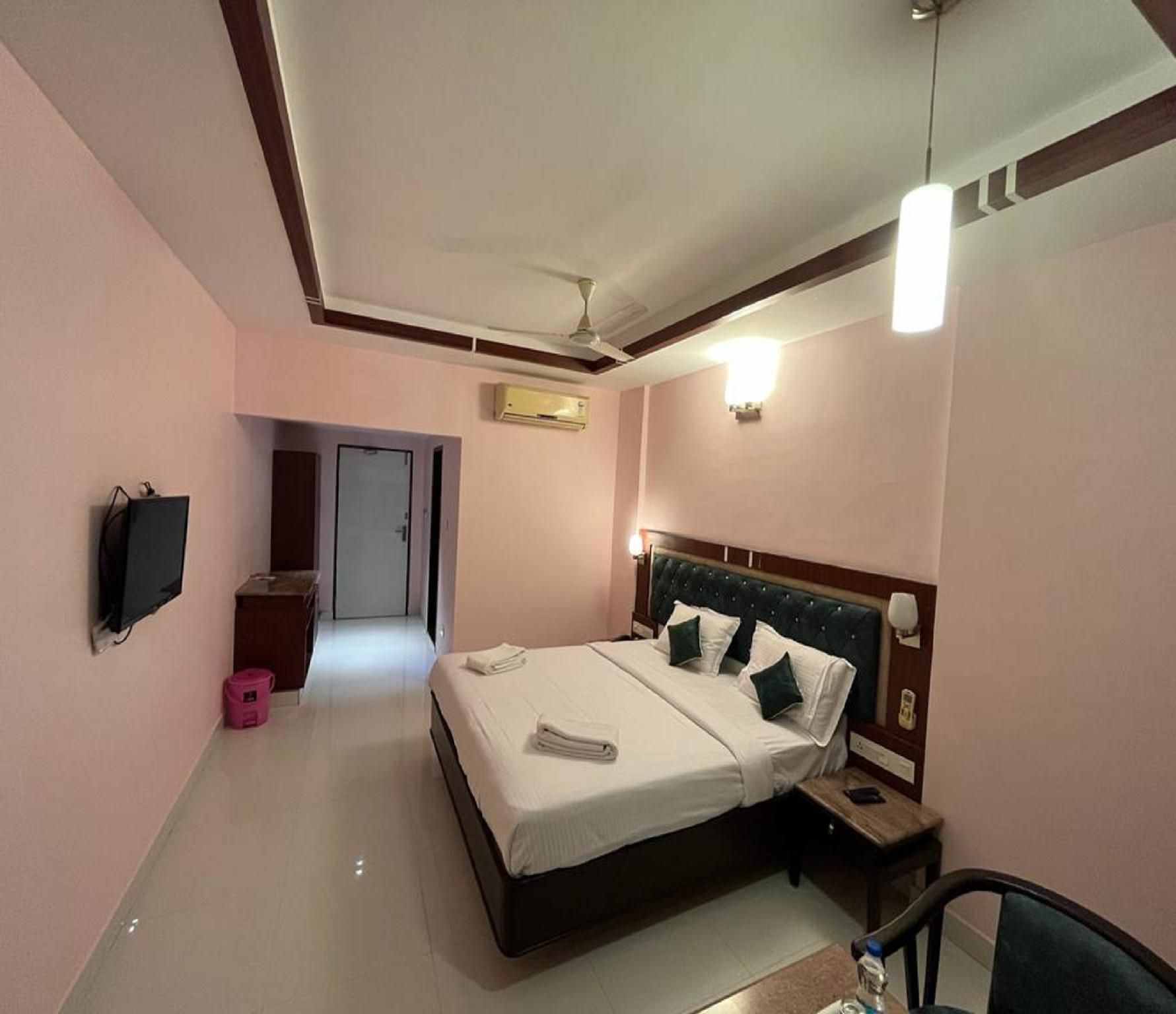 Daffodil Inn Deluxe room 3