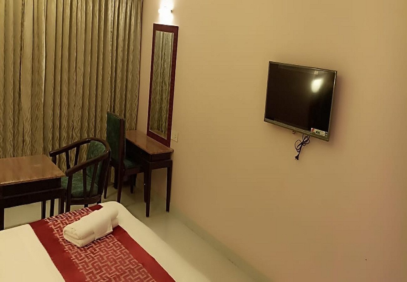 Daffodil Inn Deluxe room 7